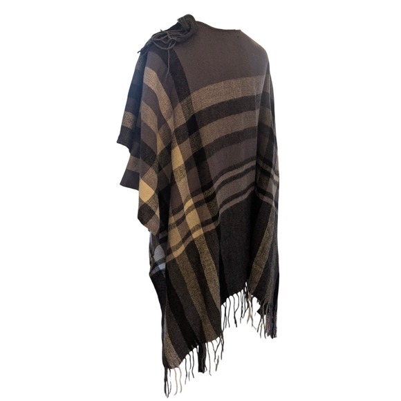 Banana Republic Poncho Women OS Grey Black Plaid Cashmere Wool Blend Fringe Wrap - Picture 4 of 7